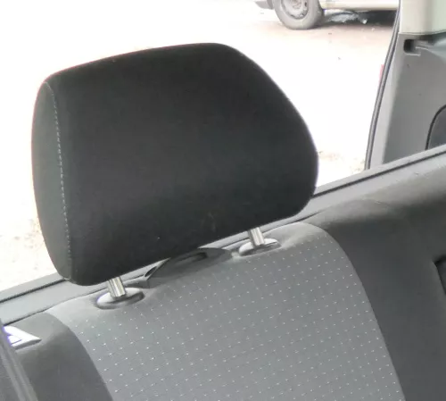 1x VW Golf 4 Bora Kopfstütze hinten weiße Nähte schwarz rechts oder links (173404)