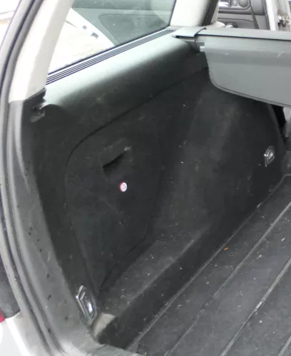 VW Golf 4 Variant Abdeckung Verkleidung Kofferraum hinten links 1J9867423BK schw (173406)