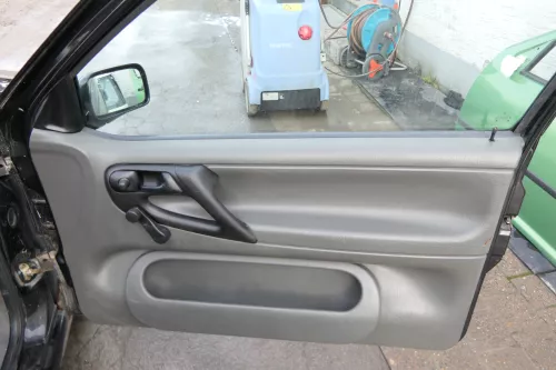 VW Polo 6N Türverkleidung Verkleidung Tür vorne rechts 2/3-Türer grau Griff Öffn (173422)