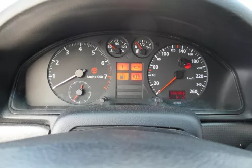 Audi A4 B5 Tacho Tachometer Kombiinstrument 300.900km 8D0919034B Benziner 1,8ADR (173466)