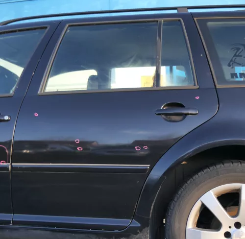 VW Golf 4 Bora Tür hinten links nur Kombi / Variant schwarz LC9Z (173823)