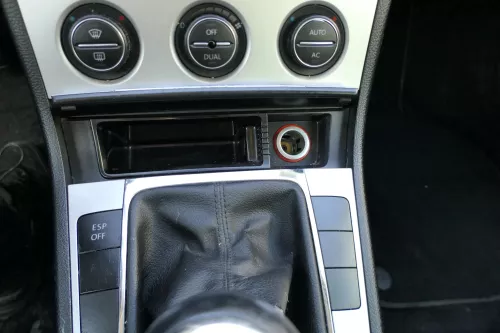 Passat 3C Mittelkonsole Verkleidung Klappe Abdeckung Dekor silber alu chro (174052)