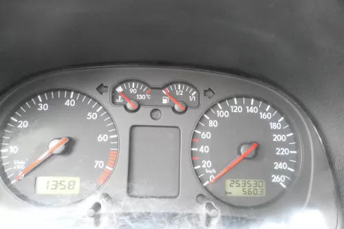 VW Golf 4 Tacho Tachometer Kombiinstrument 253.000km 1J0920805B 1,6-2,8 (174507)