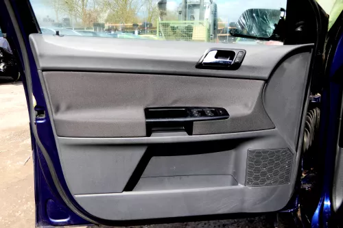 1x VW Polo 9N 9N3 Türverkleidung Verkleidung Tür vorne links  4/5-Türer dunkel (174654)