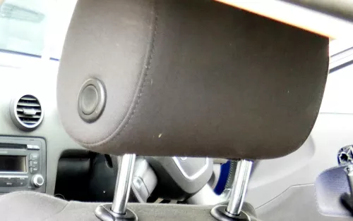 Audi A3 8P Kopfstütze vorne vorn links - soul schwarz- verstellbar 8P0881902BC  (175041)