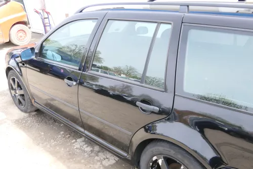 VW Golf 4 Bora Tür hinten links nur Kombi / Variant schwarz LC9Z (175126)