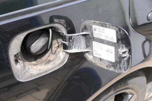 VW Golf 4 Variant Kombi Tankdeckel Deckel Tank Tankverschluß schwarz L041 (175133)