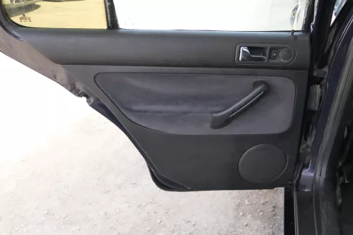 1x VW Golf 4 1J Limousine Türverkleidung Verkleidung Tür hinten links Griff
