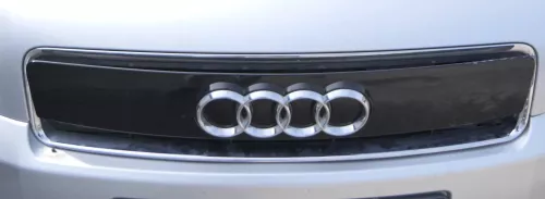 Audi A2 8Z original Kühlergrill Grill 8Z0853667C