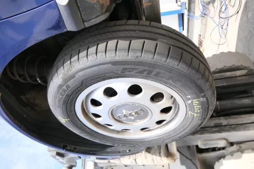 4x Audi A3 8L Alufelgen Reifen 195/65 R15 Sommerreifen 5-7mm 8L0601025E (175477)