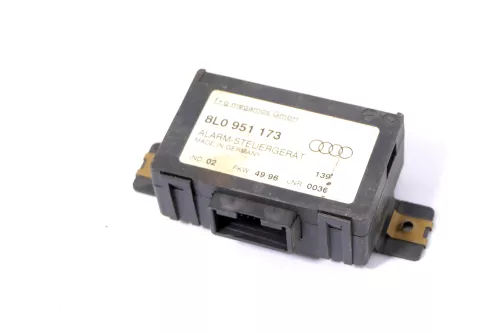 Audi A3 8L Steuergerät Alarmanlage 8L0951173 Alarm Alarmgerät (175864)