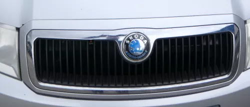 Fabia 6Y Zeichen Kühlergrill Grill Gitter 6Y0853668 silber grau LF7T Logo (176022)