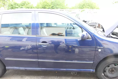 Skoda Fabia 6Y Kombi Limousine Tür vorne rechts Beifahrertür blau LF5U