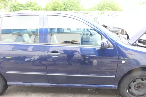 Skoda Fabia 6Y Kombi Limousine Tür vorne rechts Beifahrertür blau LF5U (176176)