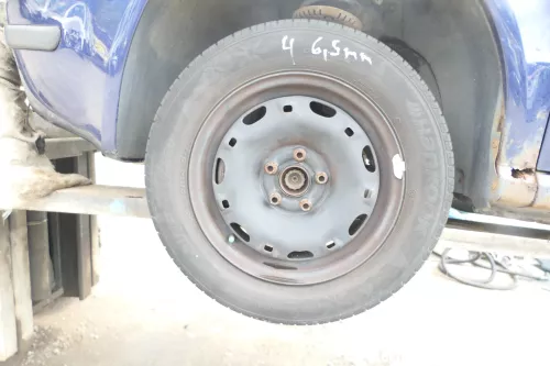4x VW Polo 9N Felgen Reifen 165/70 R14 81T Sommerreifen 5jx14H2 ET35 ca. 6mm (176197)