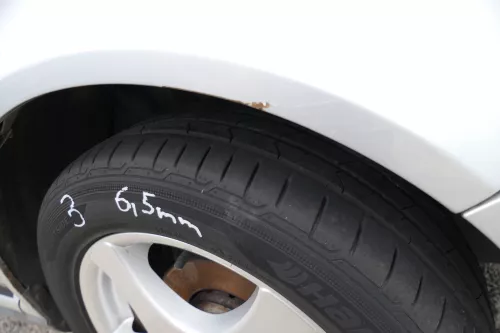 VW Golf 4 Kotflügel vorne rechts silber LA7W (176621)