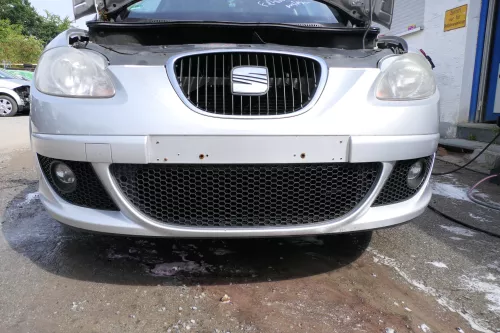 Seat Altea 5P Stoßstange vorne Frontstoßstange Stoßfänger grau LS7N + Grill (176740)