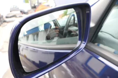 VW Golf 4 Bora manueller Spiegel vorne links Außenspiegel blau LB5N Glas (177090)