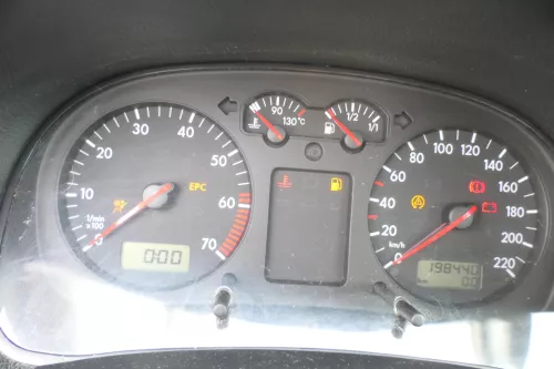 VW Golf 4 Tacho Tachometer Kombiinstrument 198.000km 1J0920802 1,4 16V 75PS 55kw (177099)