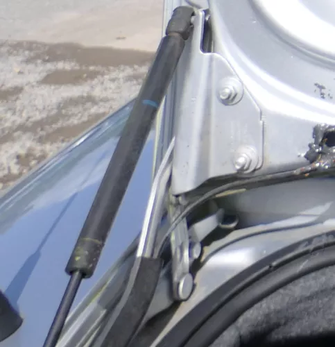 1x Audi TT Roadster 8N Dämpfer Heckklappe hinten links Scharnier silber LY7W (177245)