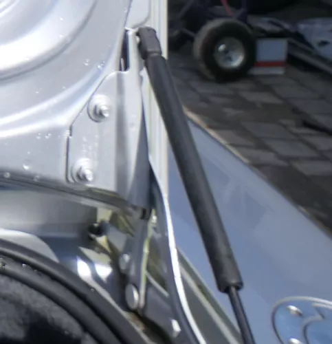 1x Audi TT Roadster 8N Dämpfer Heckklappe hinten rechts Scharnier silber LY7W (177246)