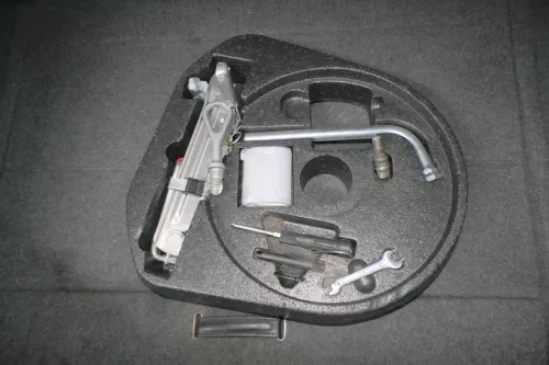 Audi TT 8N Bordwerkzeug Schlüssel Wagenheber Abschleppöse Öse  Werkzeug
