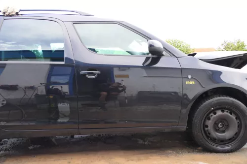 Skoda Roomster 5J Tür vorne rechts Beifahrertür schwarz LF9R (ohne Anbauteile)