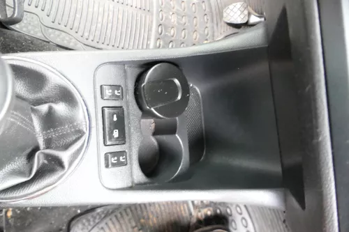 Fabia Roomster 5J Aschenbecher Ascher vorne vorn 5J0857961 9B9 schwarz (177451)