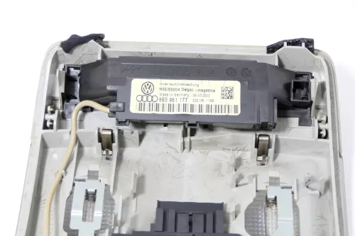 Audi A4 8E 8P Schalter Innenleuchte Leuchte Lampe Leseleuchte 8E0947135D platin  (177578)