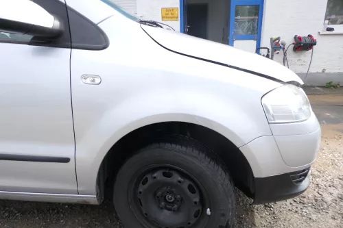 VW Fox 5Z Kotflügel vorne rechts silber LA7W (177666)