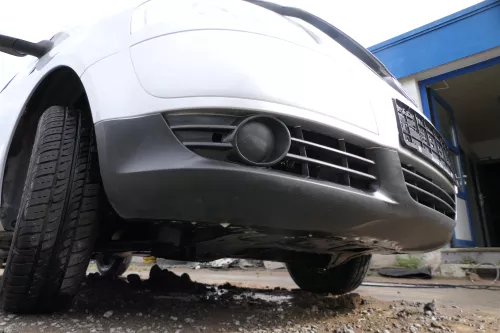 VW Fox 5Z Stoßstange vorne Stoßfänger silber LA7W mit Grill  (177672)