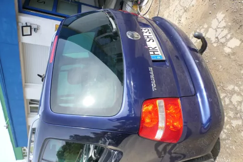 VW Touran 1T Heckklappe Kofferraumklappe hinten blau LB5N mit Scheibe -Rost (177789)