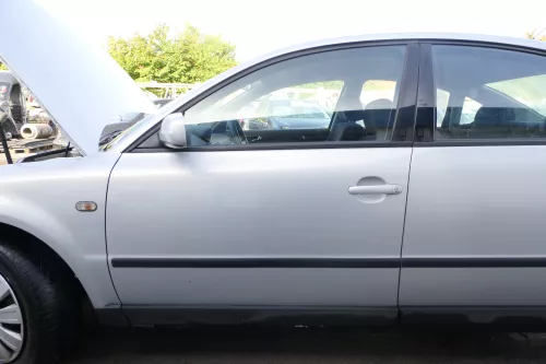 VW Passat 3B 3BG 3B6 Kombi + Limo Tür vorne links Fahrertür grau silber LB7Z OHN (177803)