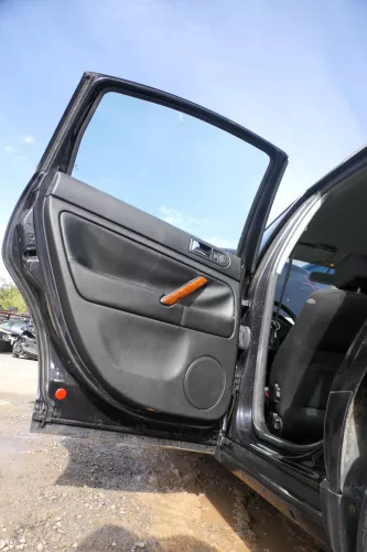 1x Passat 3B 3BG Türverkleidung Verkleidung Tür hinten links Leder schwarz Limo (177877)