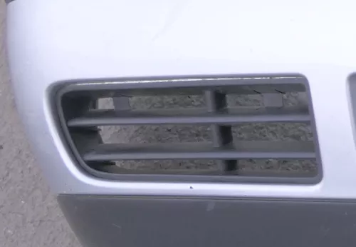1x VW Golf 4 nur Gitter Abdeckung in Stoßstange vorne rechts vorn (178079)