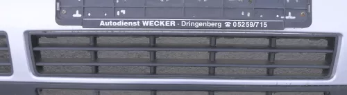 1x VW Golf 4 nur Gitter Abdeckung in Stoßstange vorne mitte mittig