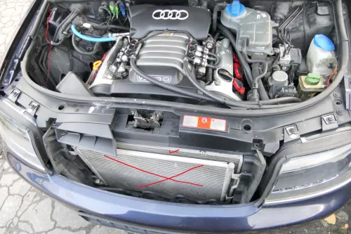 Audi A6 A4 8E Kühler 8E0121251M Wasserkühler mit Ölkühler Automatik (178259)