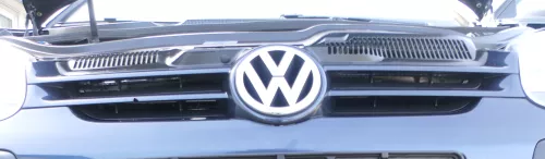 VW Golf 5 Grill Kühlergrill VW Zeichen Logo grau blau LC5F  Emblem VW - MÄNGEL!! (178483)