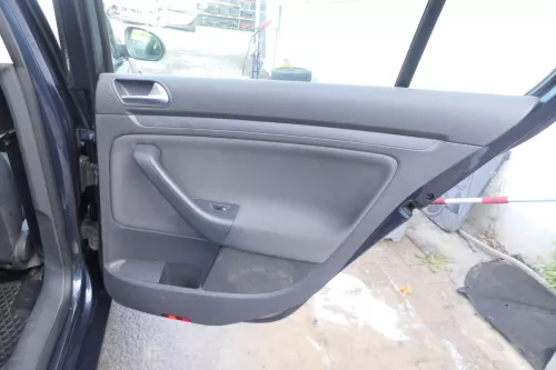 1x Golf 5 Limousine Türverkleidung Verkleidung Tür hinten rechts 4/5-Türer schwa