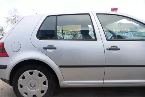 VW Golf 4 Limousine Tür hinten rechts silber grau LA7W reflexsilber  (KEINkombi)