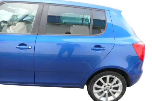 Skoda Fabia 5J Limousine Tür hinten links blau LF5W - ohne Anbauteile