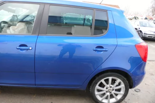 Skoda Fabia 5J Limousine Tür hinten links blau LF5W - ohne Anbauteile