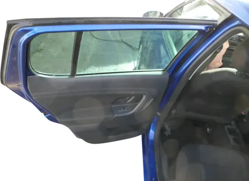 1x Skoda Fabia 5J Stufenheck Türverkleidung Verkleidung Tür hinten links Griff (178614)