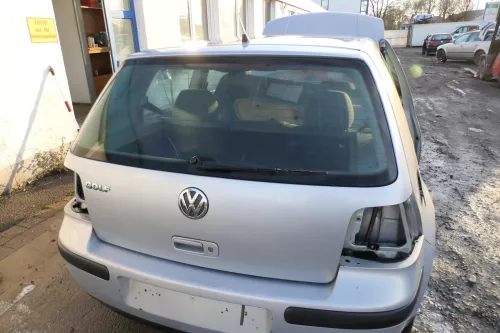 VW Golf 4 Limousine Heckklappe Kofferraumklappe Klappe hinten silber LB7Z ohnAnb