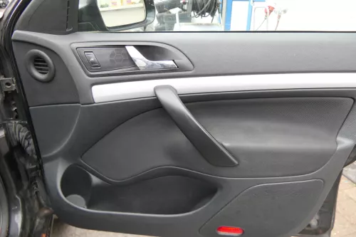 1x Octavia 1Z Limousine Türverkleidung Verkleidung Tür vorne rechts schwarz onyx (178907)