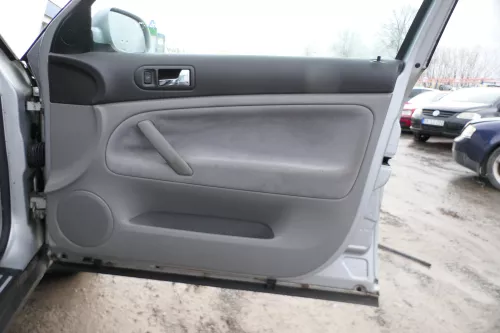 1x Passat 3B 3BG Türverkleidung Verkleidung Tür vorne rechts - grau Griff Öffner
