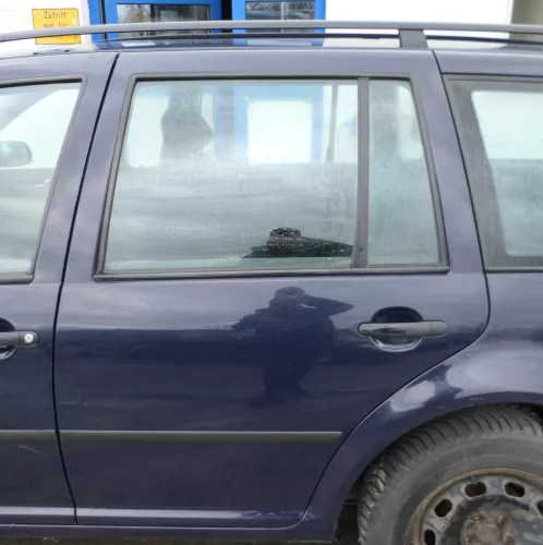 VW Golf 4 Bora Tür hinten links nur Kombi / Variant blau LA5G (179162)