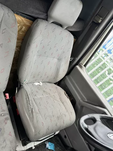 VW LT 2D 35 28 Sitz vorne links Fahrersitz - ohne Konsole! (179196)