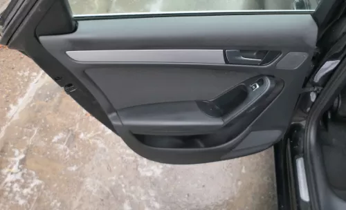 1x A4 8K B8 Türverkleidung Verkleidung Tür hinten links schwarz Stoff schwarz