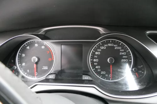 Audi A4 8K Tacho Tachometer Kombiinstrument 8K0920931P Benzin CJEB